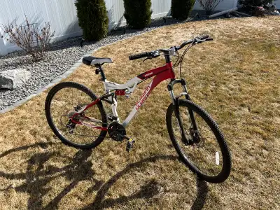 Schwinn Grande 6.3 29” Mountain Bike. Barely used.
