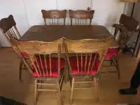 Table ancienne avec 6 chaises