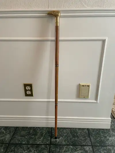 This brass and wooden walking stick can be taken apart into 4 pieces and comes with the original box...