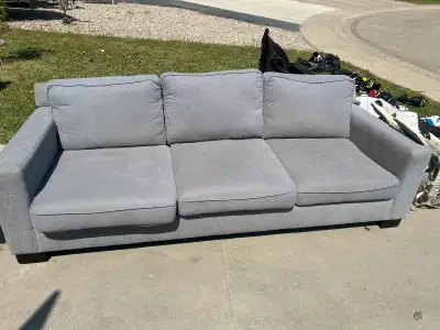 Couch in good condition We just upgraded Delivery available Pick up in Warman 6393179756