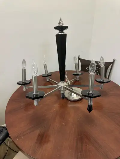 6 Light Chandelier / Lustre moderne à 6 lumières, View more