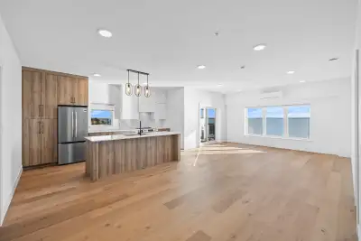 ***Messages and viewing requests on Kijiji platform are not monitored. A completed application (via...