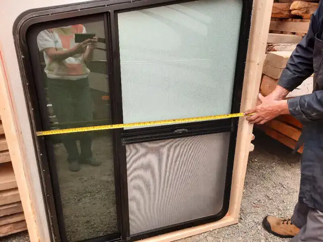 FENÊTRE ou VITRE de MOTORISÉ (usagé) in RVs & Motorhomes in Victoriaville - Image 6