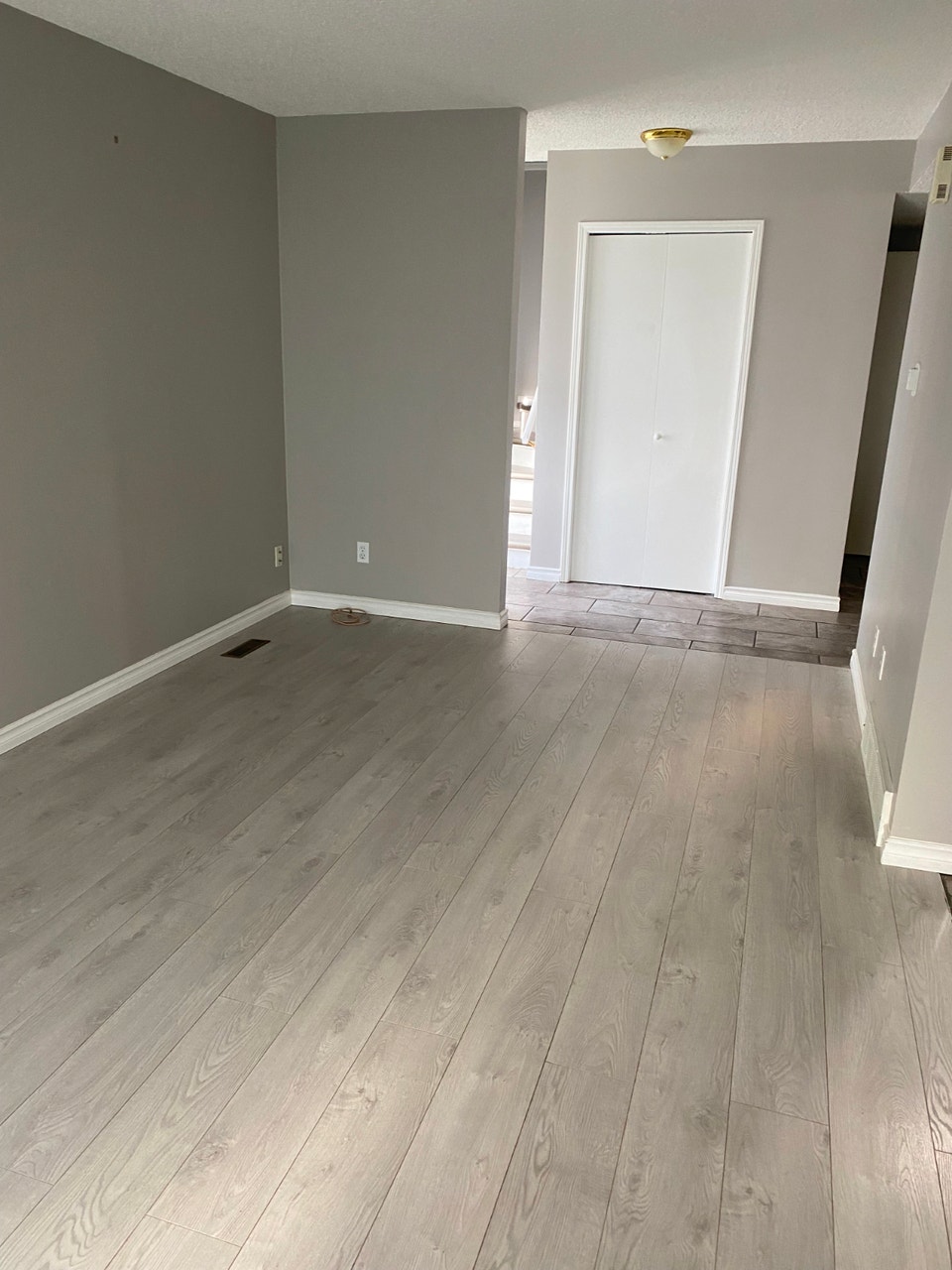 Renovated 3BRS/1.5Bath/Basment/Parking closeMillwood Town centre 2