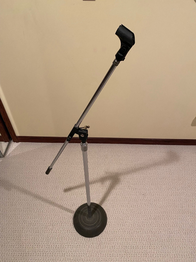 Heavy Duty Microphone stand in Other in Medicine Hat