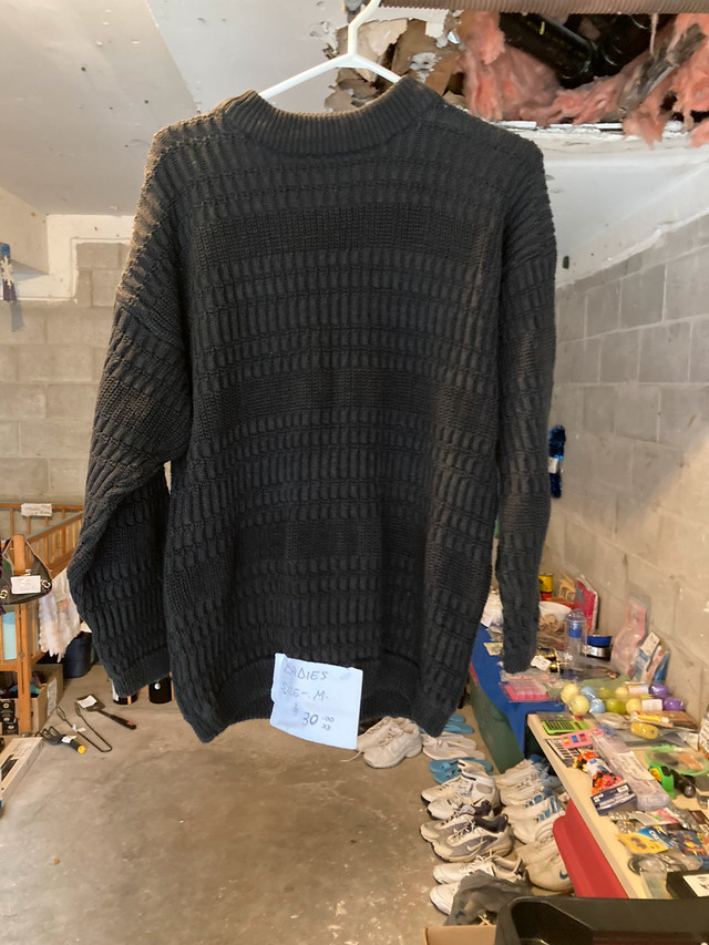Woman’s sweater  in Women's - Tops & Outerwear in City of Toronto - Image 2