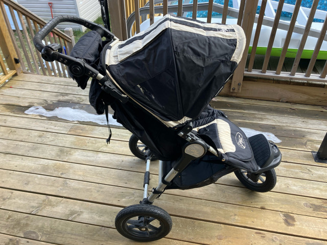 Poussette à trois roues Baby Jogger City Elite dans Poussettes, porte-bébés et sièges d'auto  à Laval/Rive Nord