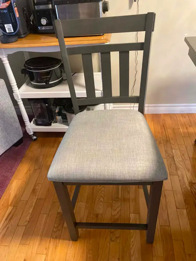 Dinning table set in Dining Tables & Sets in Annapolis Valley - Image 6
