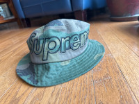 Supreme bucket hat + supreme realtree bag