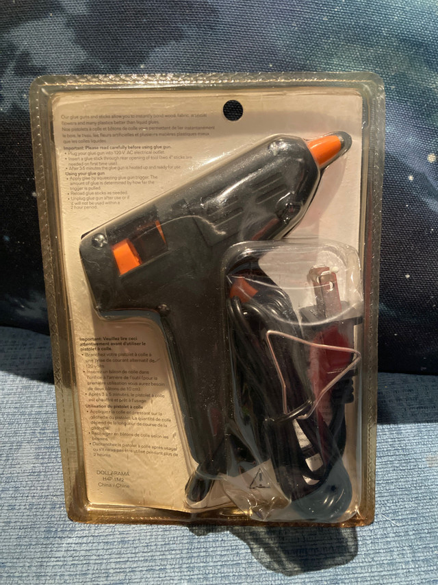 Duramax Mini Glue Gun (10 Watts) Uses 5/16” Hot-Melt Glue Sticks in Hobbies & Crafts in Ottawa - Image 2