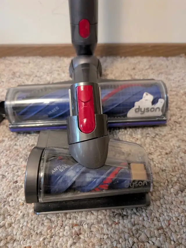 Almost new Dyson V8 Cordless Vacuum 180 obo in Other in Strathcona County - Image 3