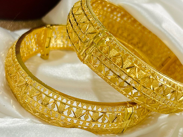 Bangles  in Jewellery & Watches in Windsor Region - Image 3