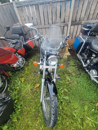 1989 Susuki Savage 650cc, great bike, runs great, needs a new battery as its been in my garage for 2...