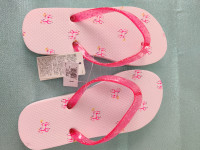 Gap girls pink unicorn flip flops size 12/13