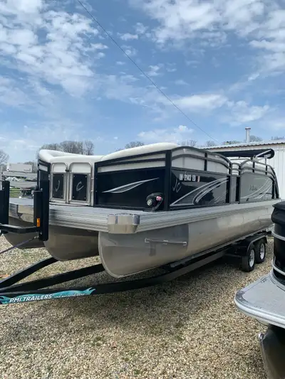 2019 JC Pontoon 23 foot Tri Hull 150 Suzuki 190 hours 55 gallons fuel tank top speed 35 MPH this pon...