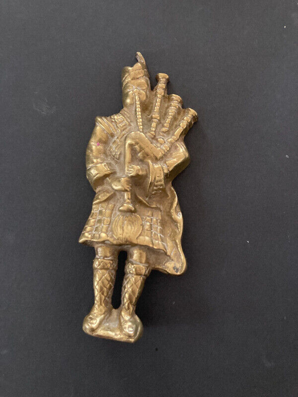 Vintage Antique Cast Brass Scottish Bagpipe Player in Kilt as is in Arts & Collectibles in Edmonton - Image 2