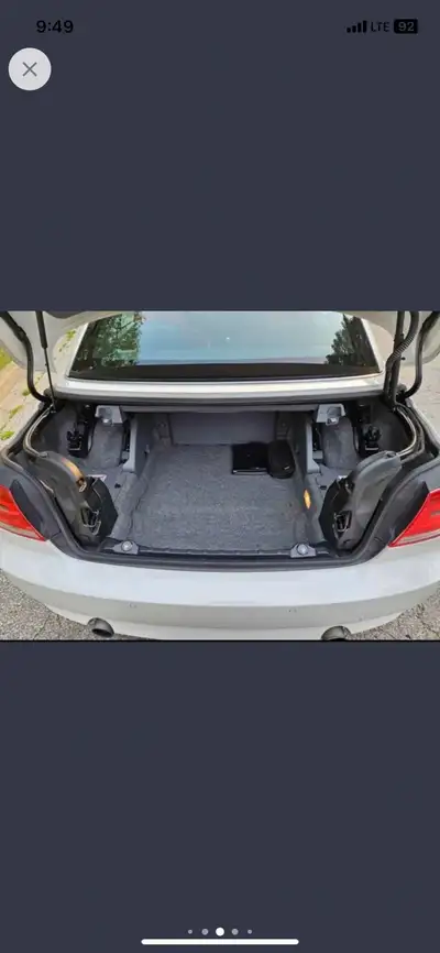 This 2007 BMW 335i hardtop convertible boasts a powerful engine, sleek design, and a retractable har...
