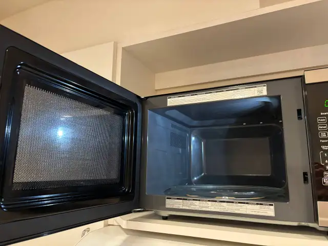 Farberware Countertop Microwave – 1000W, 1.2 cu ft in Microwaves & Cookers in City of Toronto - Image 3