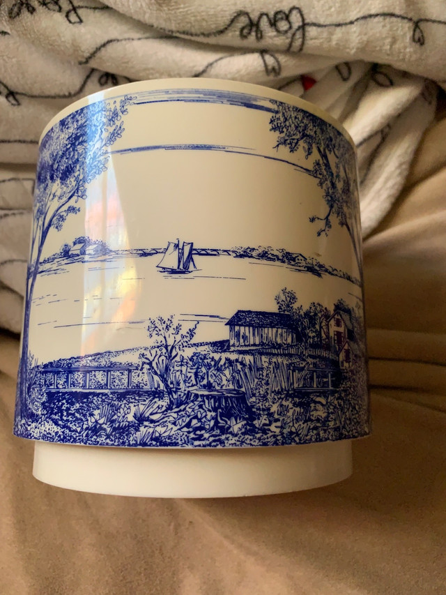 Vintage Delft Blue & White Plastic Plant Pot in Arts & Collectibles in Calgary - Image 3