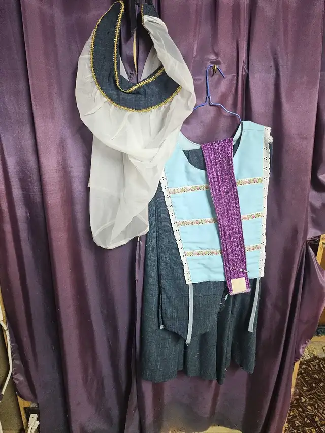 Costume robe médiévale medium in Costumes in Sherbrooke - Image 3