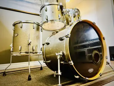 Pearl Vision Drum Set, View more