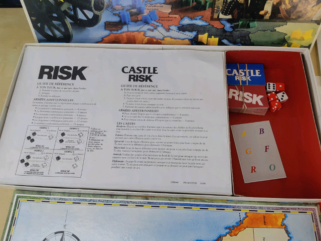 Risk & Castle Risk 2 jeux une boite jamais joué complet dans Jouets et jeux  à Granby - Image 4