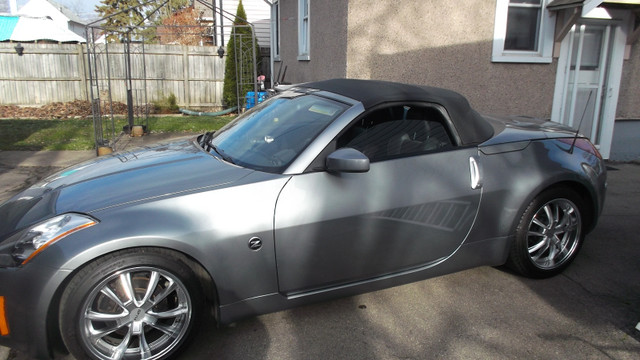 2005 NISSAN 350Z. in Classic Cars in St. Catharines