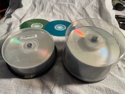 Lot de DVD-R: Memorex DVD-R 16x 4.7G 120 mins Qté: 47 Memorex DVD+R recordable 2.4x 8.5 Gb 240 mins...