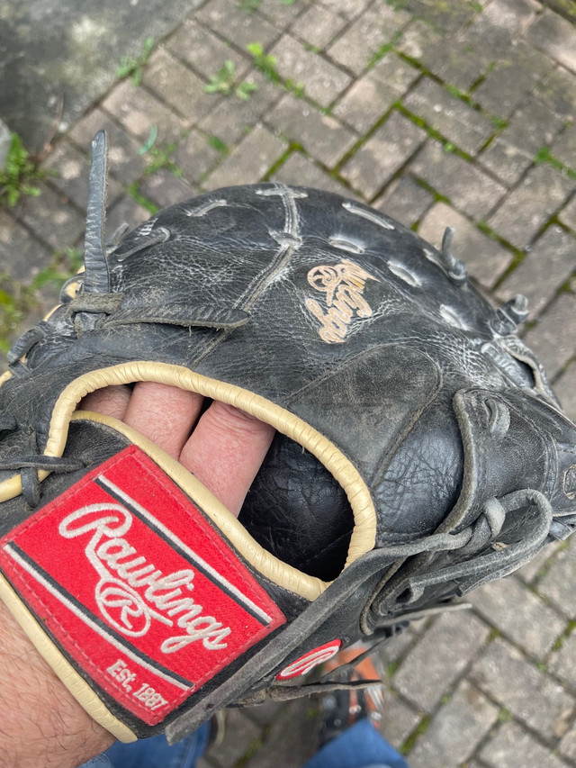 Rawlings. 1st base glove  in Baseball & Softball in La Ronge - Image 2