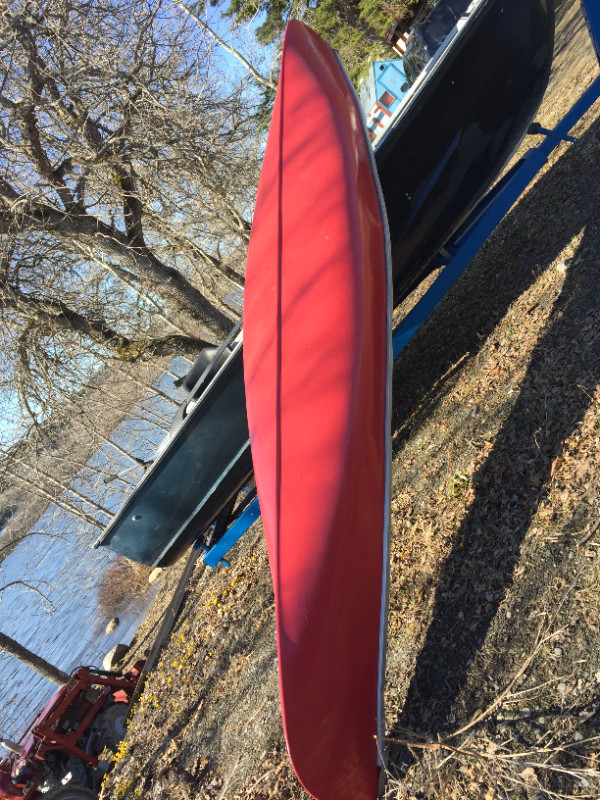 Canot rouge et Moteurs de bateau dans Vedettes et bateaux à moteur  à Rimouski / Bas-St-Laurent