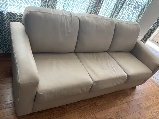 Leather sofa set in Chairs & Recliners in City of Halifax - Image 5