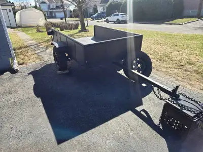 Remorque Artisanale 4'x6' Les côtés ont 12" de haut. Inclu roues de secours. Remorque très propre en...
