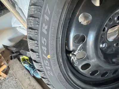 Changed vehicles so have almost new <1000 km winter tires bought this year for sale Pirelli CINTURAT...