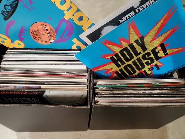 LOT DE 150 VINYLES 12 POUCES HOUSE DIVERS DJ UN PEU POUSSIÈRES63373373704579123