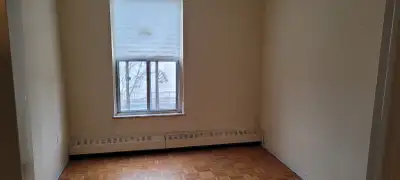 Room for Rent for Girls (Preferred Indian) Master Room with Walk-in Closet For Two Girls - CAD $550...