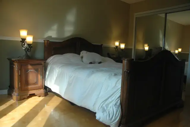 Mobilier chambre à coucher style Antique Provençal 100% Frêne in Other in Drummondville - Image 3