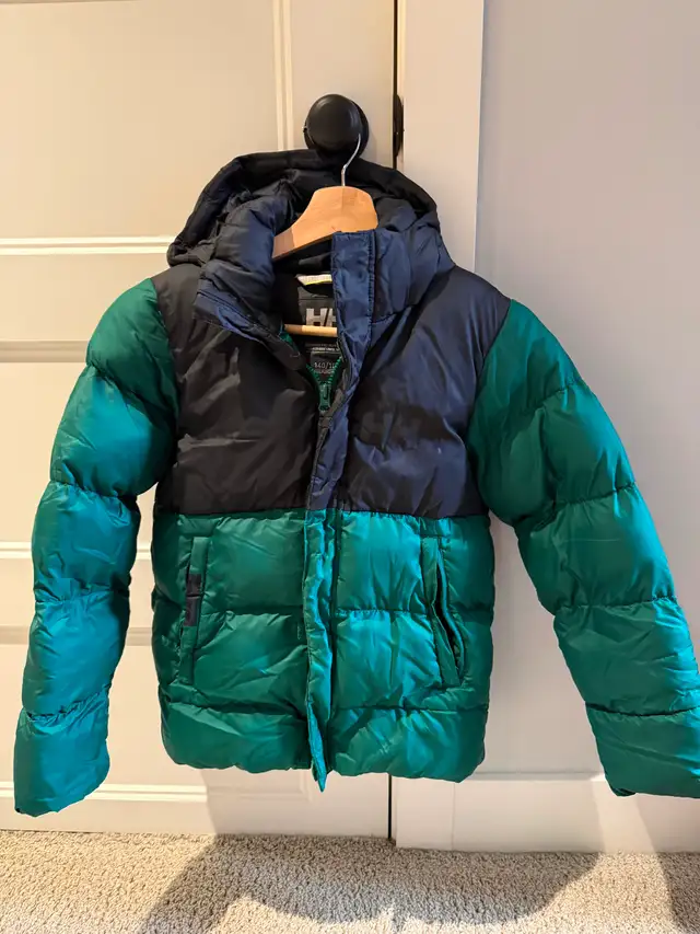 Boys Helly Hansen down wither jacket size 10 in Kids & Youth in Calgary - Image 2