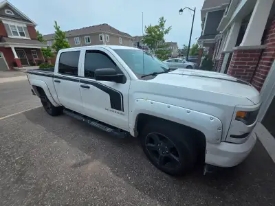 Looking to down size so selling my truck bought it with onlybone previous owner so I make tge second...