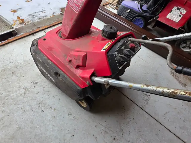 Honda HS35 Snow Blower AS IS in Snowblowers in Windsor Region - Image 5