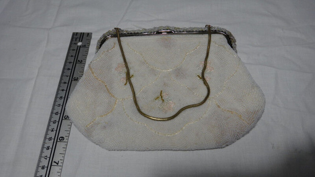 Vintage Beaded Evening Handbag dans Art et objets de collection  à Ouest de l’Île - Image 4