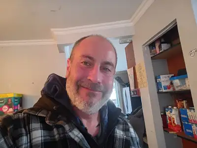 Recherche femme habite maison avec moi et enfants 7 et 9 ans., View more