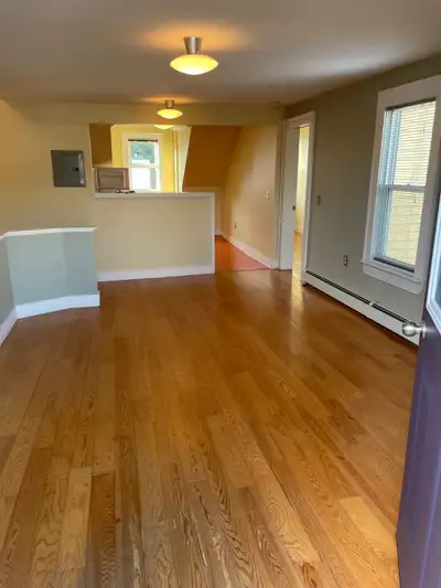 1BR sunny apartment with deck CUNARD ST
