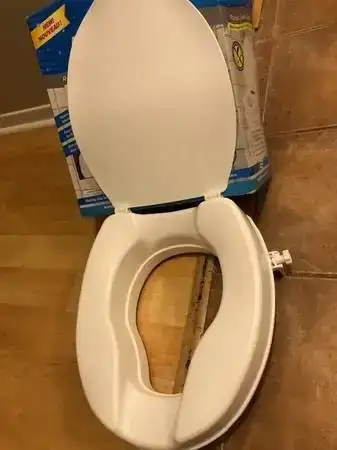 Medical bathtub shower chair, walker, wheelchair + more in Health & Special Needs in Oakville / Halton Region - Image 7