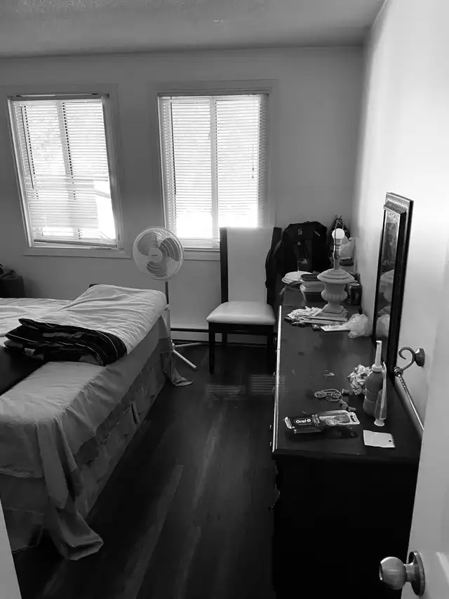 large bedroom 20x11 for rent in Kincardine  in Long Term Rentals in Owen Sound - Image 4