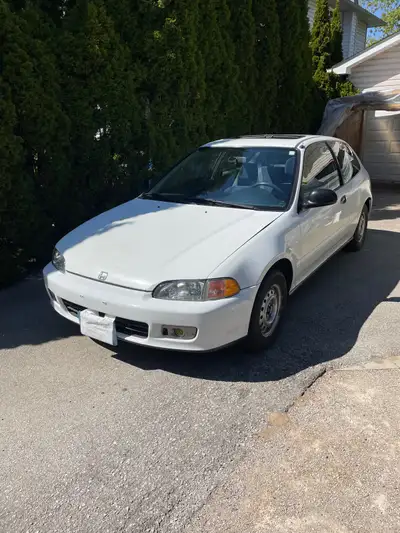 Selling Honda civic CX eg hatchback 1993 1.5L D15 B7 engine Auto runs and drives great. original pai...