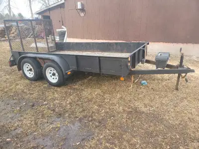 6 / 12 utility trailer, breaks on one axle.
