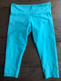 Lululemon "Wunder Under" crop pants (size 6)