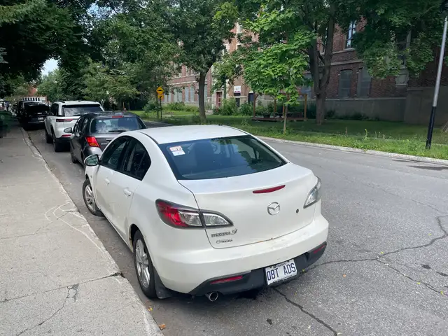 $2150  Mazda 3 2010555661501347276802
