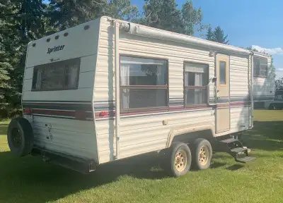 ** PRICE REDUCED ** $3600 Fifth wheel camper, half ton towable, sleeps 6 (queen mattress, couch pull...