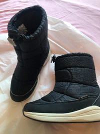 Kids  Winter boots size US12 EU30